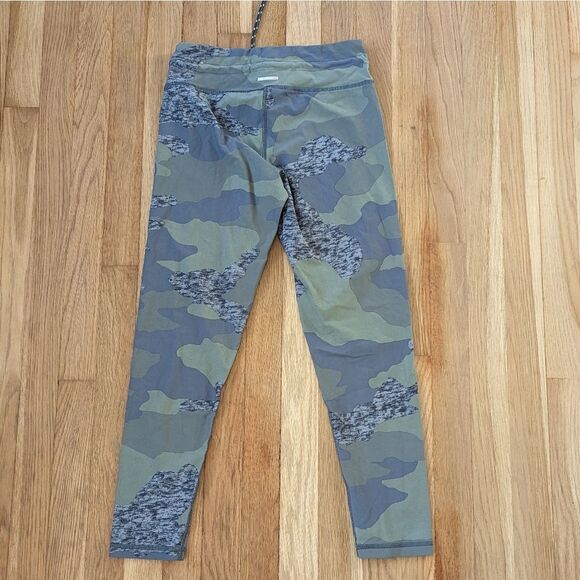 Aerie Campus Green and Gray camo work out leggings - Picture 2 of 5